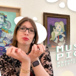 une femme au sein du musée Picasso
