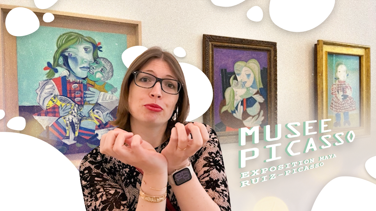 une femme au sein du musée Picasso