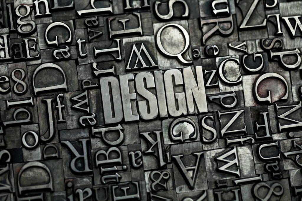 mot design fait en lettre d'imprimerie